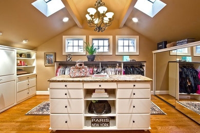 Example of a classic closet design in Seattle
