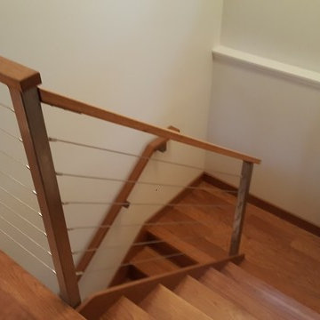 Horizontal cable railing