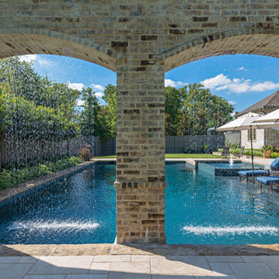 ダラスの長方形トラディショナルスタイルのおしゃれなプールの写真