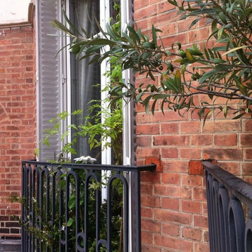 Aménagement paysager d'un mini balcon filant à Paris...