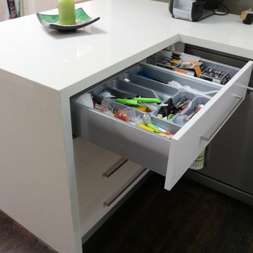 Kitchen cutlery drawer insert