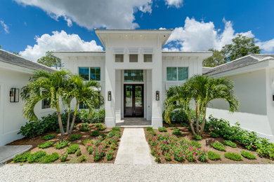Inspiration for a modern home design remodel in Miami