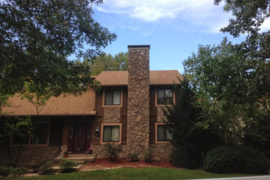 Example of a mid-sized classic two-story mixed siding exterior home design in Kansas City
