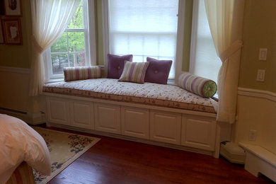Bedroom - traditional bedroom idea in New York