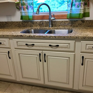 Geneseo Remodel Koch Cabinets Painted Pearl Umber Glaze Venetian Gold Granite