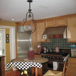 1930's Colonial, New England - Lighting