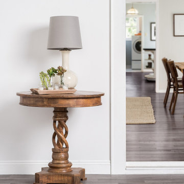 Bella 30-inch Round Table