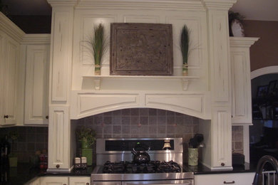 Example of a tuscan kitchen design in Chicago