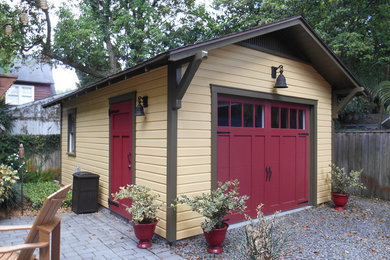 Inspiration for a medium sized classic detached single garage in Orlando.
