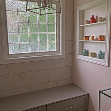 Contemporary Style Bath Design in Pleasant View