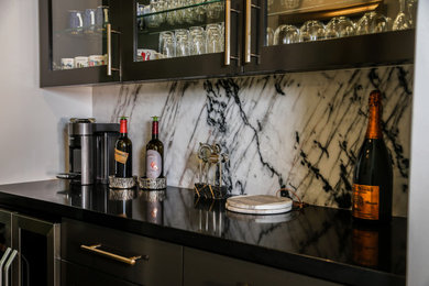 Home bar photo in Los Angeles