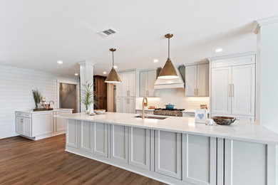 Example of a classic kitchen design in Atlanta