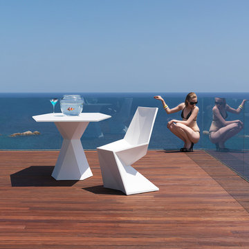 Selling: Vertex Table, Vertex Chair