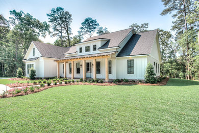 Large country white concrete fiberboard gable roof idea in Atlanta