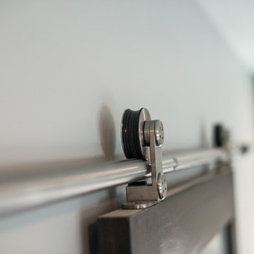 Sliding door (close look)