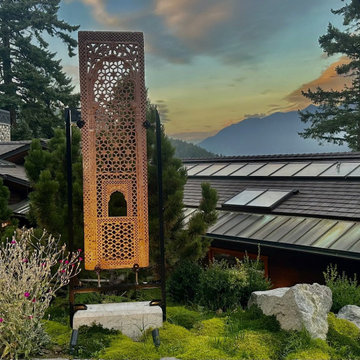 Bowen Island : "Homage to Aker" (Guardian of entrances)