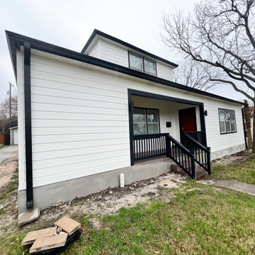 House Exterior Siding & Paint