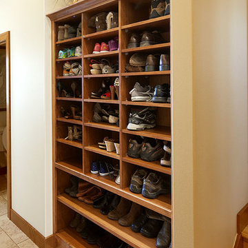 Door style: Pendleton W | Species: Maple | Finish: Harvest, Autumn