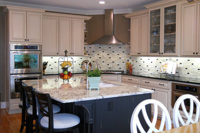 Transitional kitchen photo in Atlanta