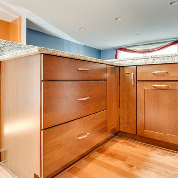 Warm transitional Kitchen Remodel Burke, VA