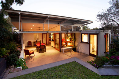 Inspiration for a small contemporary home design in Brisbane.