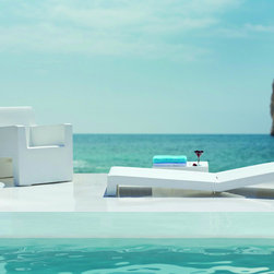 Jut Chaise - Outdoor Chaise Lounges