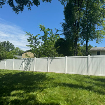 325 ft of 6'H white vinyl and 2 4' wide gates