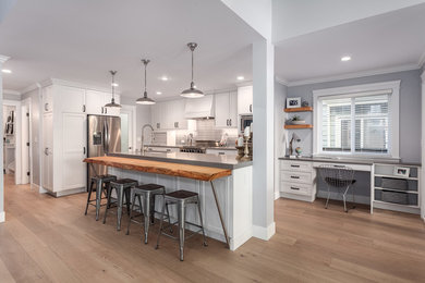 Kitchen - cottage kitchen idea in Vancouver