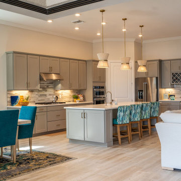 Florida Coastal Retreat: Kitchen
