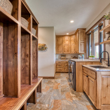 Lone Pine Lodge