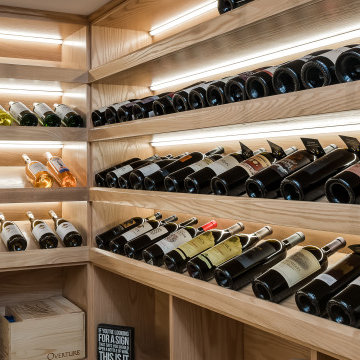 Traditional Basement Wine Cellar with Oak Racks – Chicago