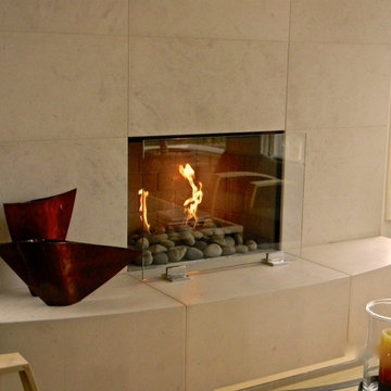 Feestanding Glass Screen with RH Peterson Grey River Rocks