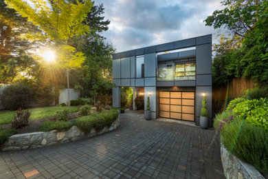 Contemporary house exterior in Vancouver.