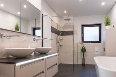 Modernes Badezimmer in Frankfurt am Main