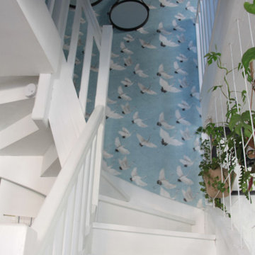 cage d'escalier habillée de papier peint Lutèce
