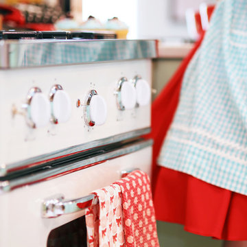 Retro Kitchen Remodel: Photoshoot With Model