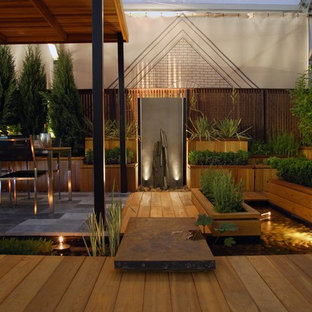 シカゴのコンテンポラリースタイルのおしゃれなデッキ (噴水) の写真