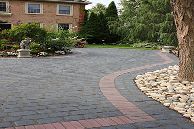 Example of a trendy patio design in Toronto