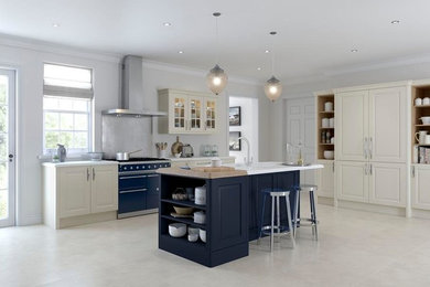 Traditional kitchens by Multiwood