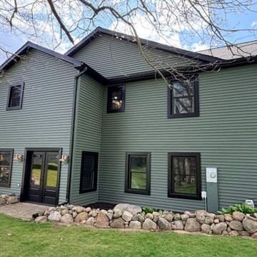 Market Square Spruce w/ Polaris black windows