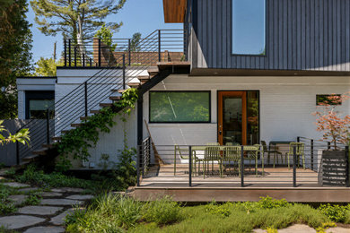 Example of a trendy deck design in DC Metro
