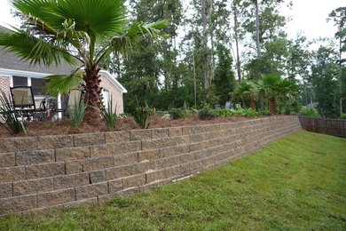 Design ideas for a mid-sized traditional backyard mulch landscaping in Atlanta.