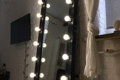 Гримерное зеркало с лампочками