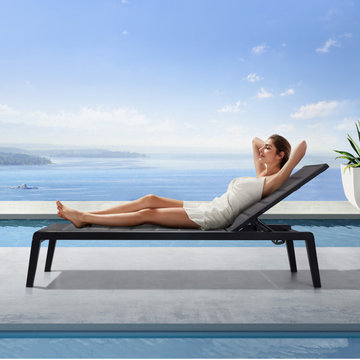Outdoor lounger