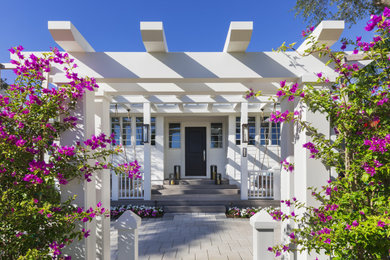 Exterior home idea in Miami