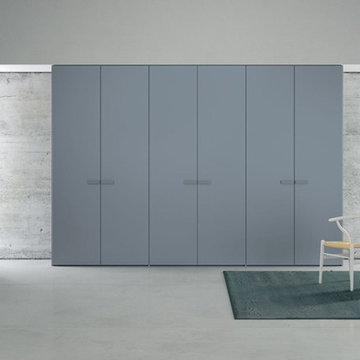 Modern Italian wardrobs, walk-in closets, libraries & wall units.