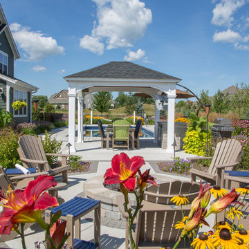 Traditional Pool and Cabana - Cedarburg