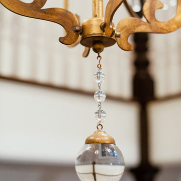 INVITING ENTRANCE HALL - Chandelier detail