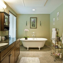 BATHROOM UPSTAIRS