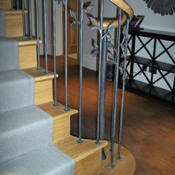 Balustrade with Cast Leaf Detail and Oak Handrail